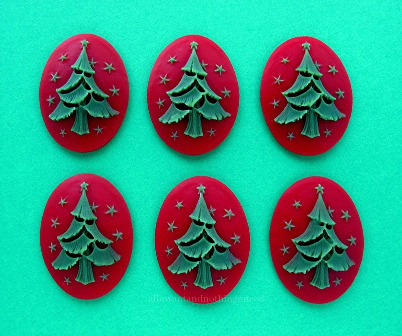 6 Unset Green Christmas Tree on Red 25mm X 18mm Costume Holiday Crafts CAMEOS