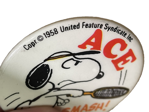ACE Snoopy Tennisspieler Smash! 2 1/4" Button Butterfly 1958 United Feature Syn - Bild 3 von 6