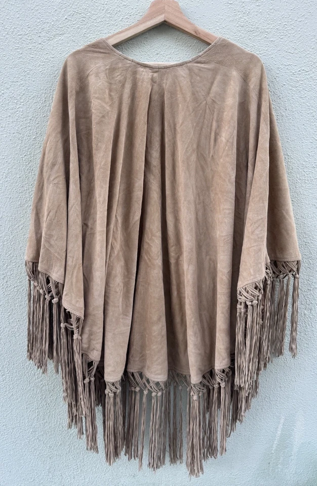 Mantón de gamuza Joan And David Couture con flecos vintage  Foto 2 de 4