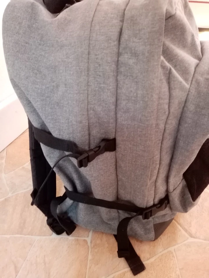 Eastpak Rucksack Ultimate 050 05F Lederboden Sehr guter Zustand 42 L Inhalt - Bild 3 von 4