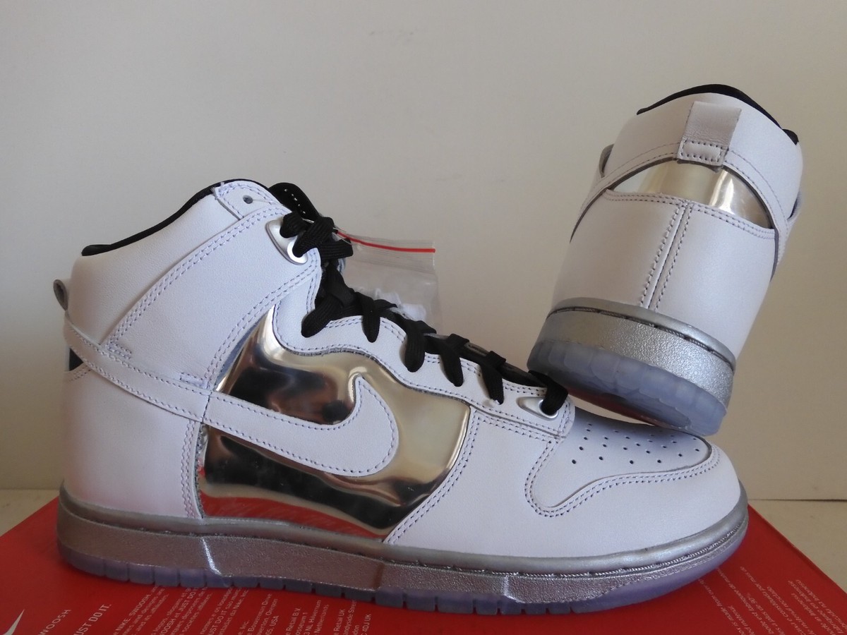 WMNS NIKE DUNK HIGH SE WHITE-METALLIC SILVER 