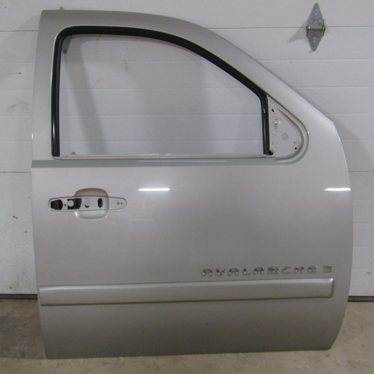 2007-2011 Avalanche 1500 RH Front Passenger Door Shell U926L