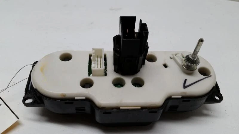 2005 Chevrolet Equinox A/C AC Temperature Heater Climate Control OEM - Image 2 of 4