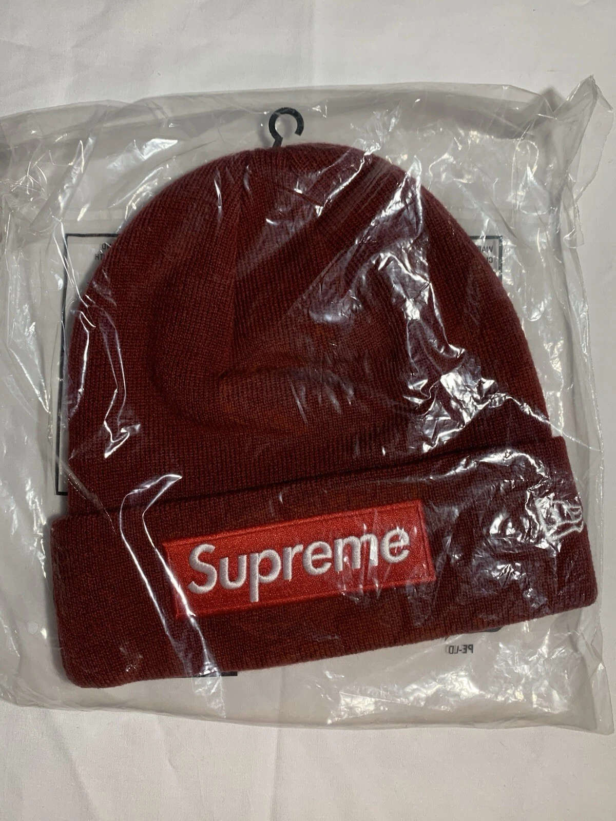 Bonnet Supreme New Era Box Logo   Rouge Cardinal (FW22)