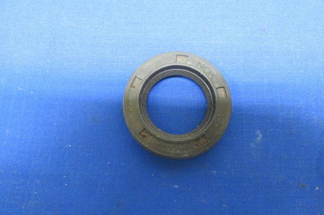 NOS Kawasaki # 92050-081 OIL SEAL,HSCY25397 ZR750 ZX750 ZX600