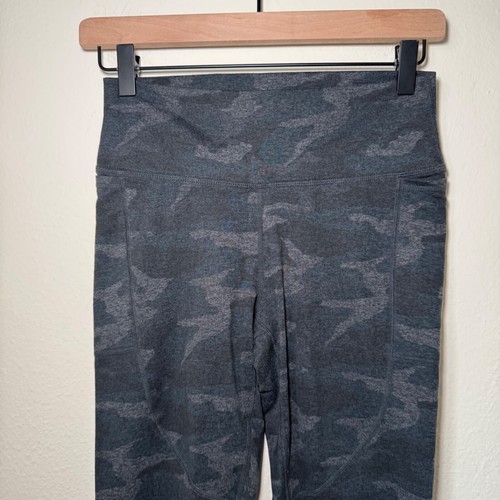 Vuori Leggings Women's SM Black Camo Clean Elevation Yoga Athleisure Performance - Picture 3 of 7