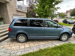 2011 Volkswagen Routan Bleu Comfortline