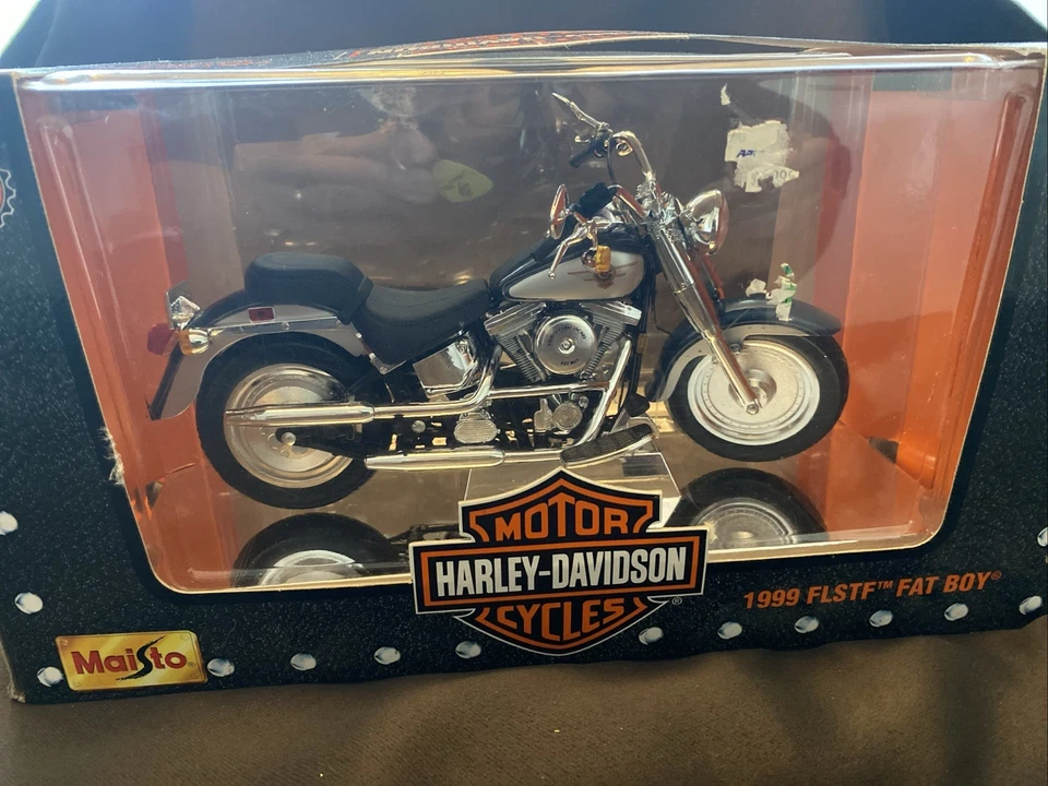 1:10 Scale MAISTO Harley Davidson 1999 FLSTF Fat Boy Blue/Silver New In Box - Image 3 of 4