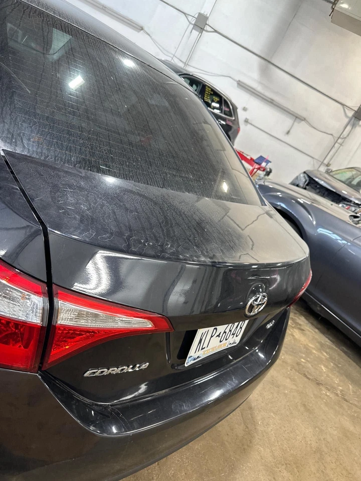 Used Deck Lid fits: 2015 Toyota Corolla w/o spoiler w/rear view camera conventio Foto 3 de 4