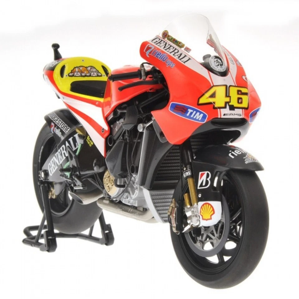 Minichamps 122110046 DUCATI DESMOSEDICI VALENTINO ROSSI MOTOGP 2011 model 1:12 - Image 3 of 4