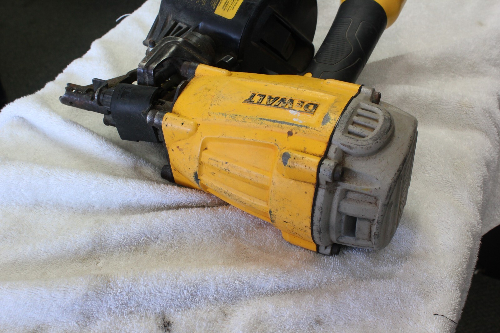 PreOwned Dewalt DWF83C Pneumatic 15° Coil Framing Nailer eBay