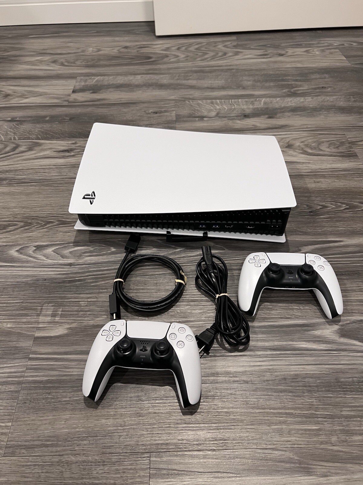 Playstation 5 Digital Edition + 2 Controllers + 1 Tb SSD-image