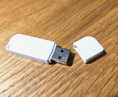 4 GB stilvoller weiß glänzender Speicherstick USB 2.0 High Speed Flash Pen USB-Stick
