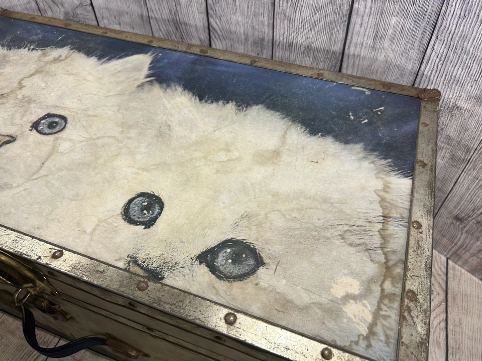 Baúl de vapor vintage sin marca para gatos — cofre vaporero con estampado de gatos blancos esponjosos, decoración retro Foto 3 de 4