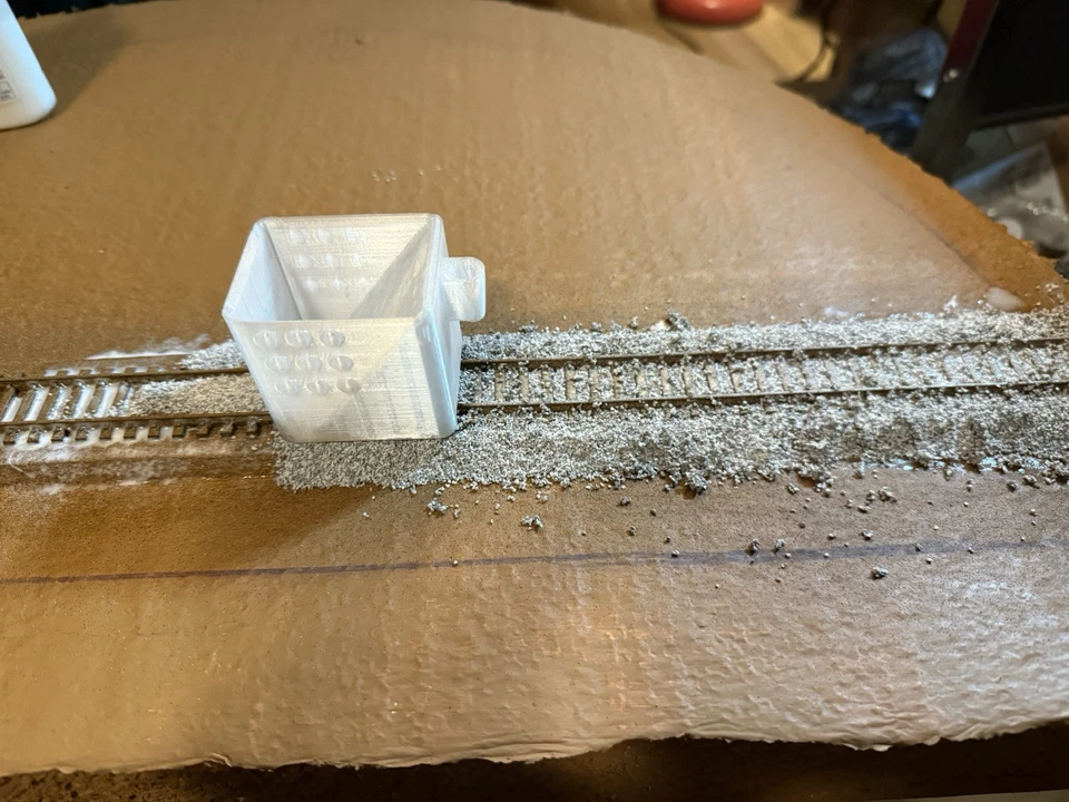 Lastre de grava a escala 1:87 Ho se adapta perfectamente sobre pistas Foto 2 de 4