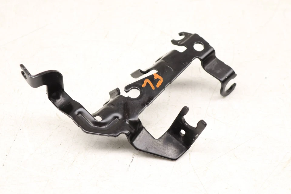 AUDI A4 2017-2024 - LÍNEA DE FRENO DELANTERO IZQUIERDO/soporte de manguera 8W0611845S Foto 2 de 4