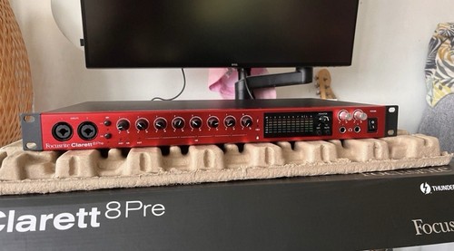 Focusrite Clarett 8pre Thunderbolt 2 Audio Interface - Picture 5 of 6