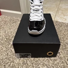 Air Jordan 11 Retro White/Metallic Gold-Black 8.5