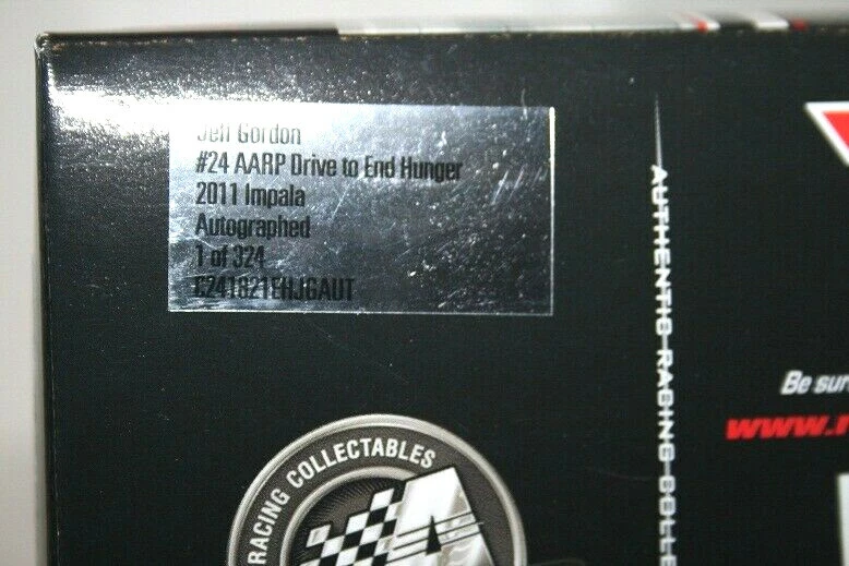 1/24 CHEVROLET IMPALA JEFF GORDON 2011 AUTOGRAPHED/SIGNED NASCAR LIONEL  - Immagine 2 di 3