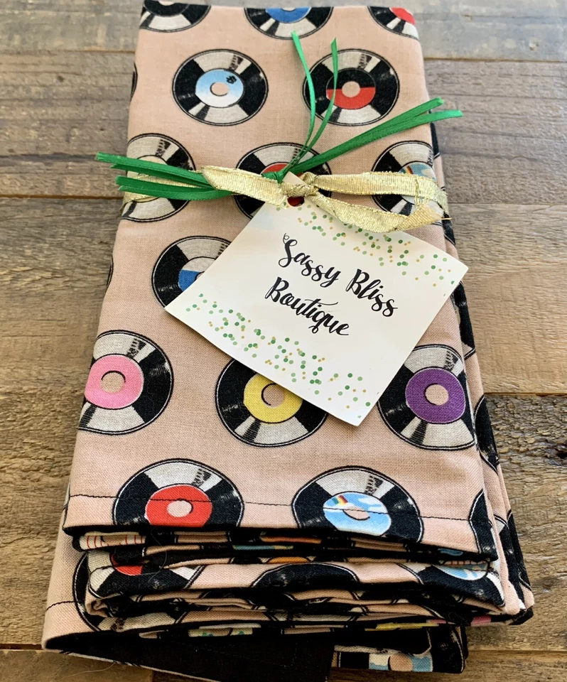 Lot Of 4 Sassy Bliss Boutique 1950’s Themed VINYL RECORDS 16x16 Cloth Napkins - Изображение 2 из 4
