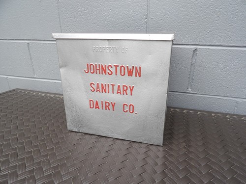 Vintage Johnstown Sanitary Dairy Metal Milk Box Johnstown Pa Milk Bottle - 第 1/8 張圖片