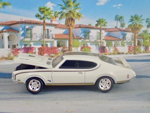 1969 Hurst Olds 442 w/Rocket 455 H.O. Rocket V8 Muscle Car 1/64 Scale Ltd Edit C - Picture 3 of 5
