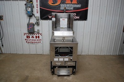 Henny Penny PXE-100 Velocity Series 8 Head Electric Pressure Fryer w/ Filter