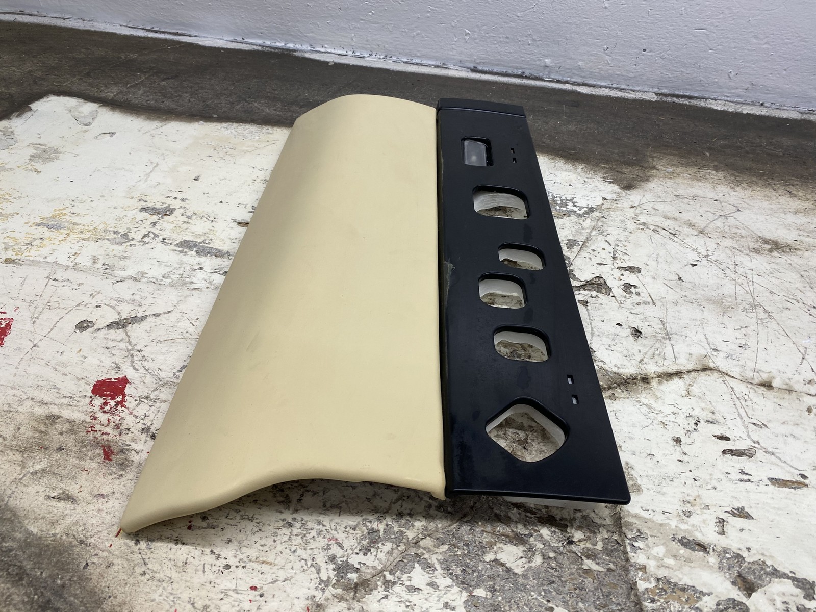 2010-2020 BENTLEY MULSANNE OEM FRONT RIGHT DASH KNEE BOLSTER TRIM COVER PANEL
