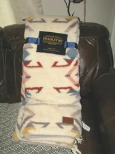 PENDELTON Aztec/ Southwest Poly Throw/ Blanket Jete (50" x 70")   (WHITE SANDS)