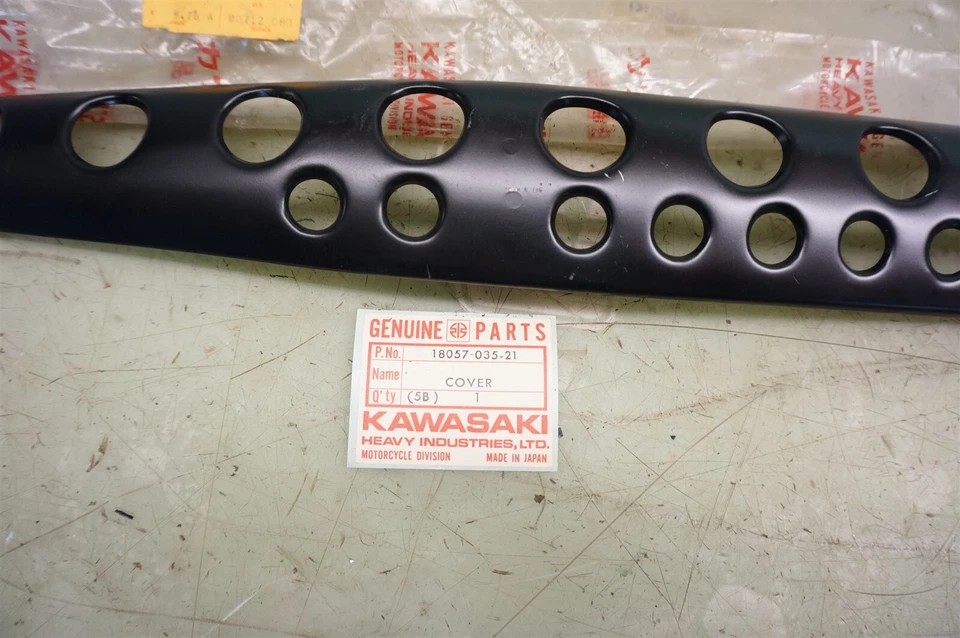 Cubierta de silenciador negra NOS Kawasaki 1969-1973 G3TR G3SS Bushmaster *2122 Foto 2 de 4