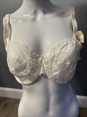 Vogue Dessous Bra C36  Ivory Lace Unlined NWT