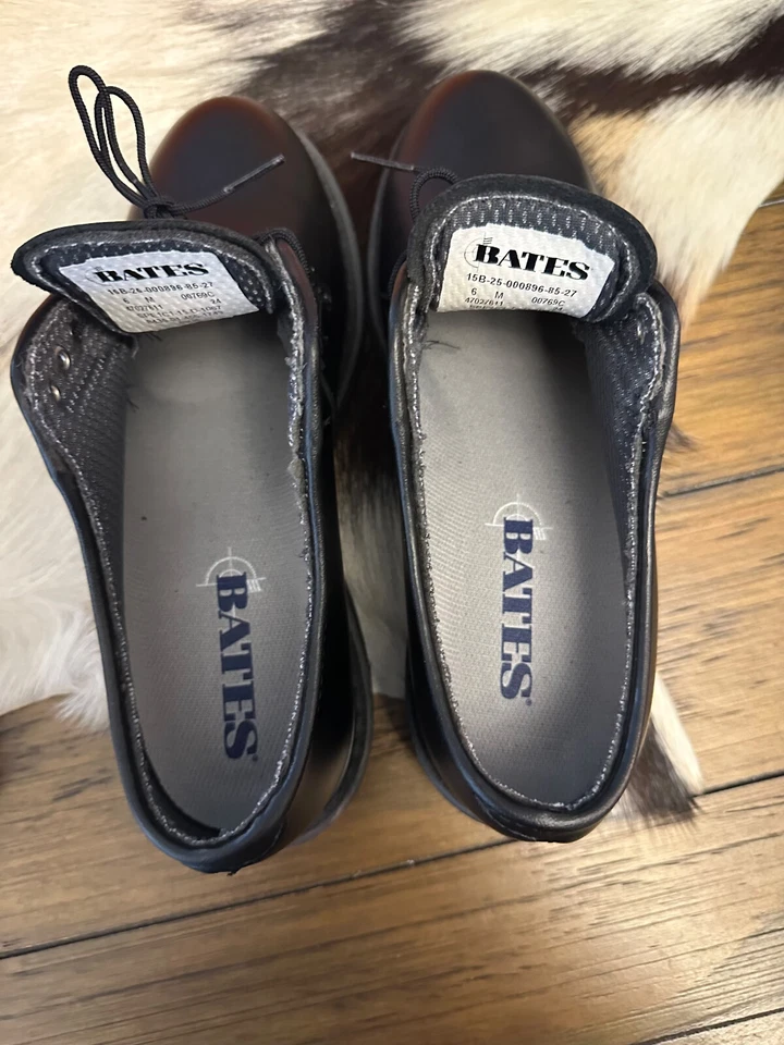 蝙蝠女式 E00769 MARCHING 皮革统一牛津鞋黑色 6 M — 第 4/4 张图片