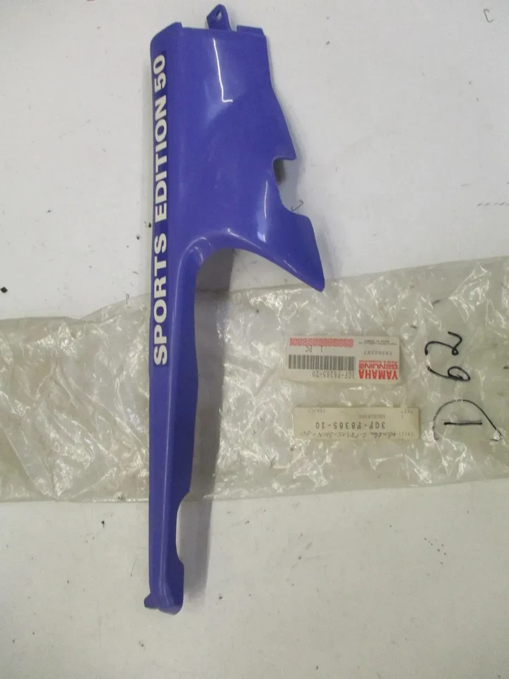 Verkleidung 3GF-F8385-20 links D62 Yamaha CR 50Z unten Helmfach Rumpf Emblem - Bild 1 von 4