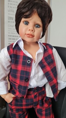 Künstlerpuppe Oliver von Monika Peter- Leicht Vinyl  90 cm Neuwertig, Zertifikat