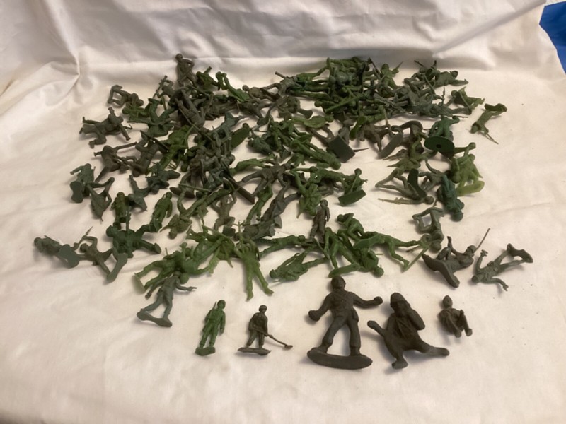 Vintage WW2 soldiers, WWII green plastic Lot of 114 pieces