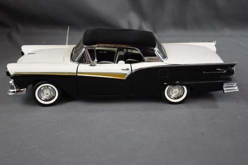 Fairfield Mint 1957 Ford Fairlane Diecast. 1/18 - Picture 4 of 8