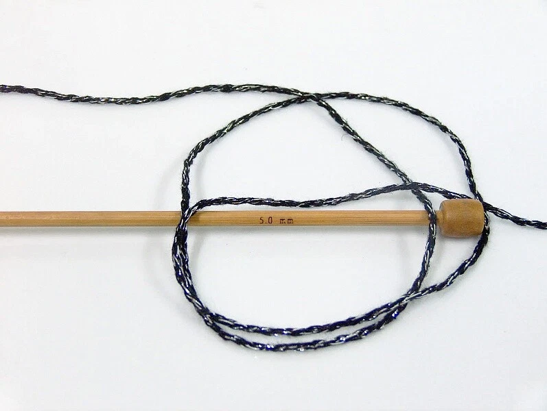 Macramé Algodón Brillo Negro Plata - Ice 60133 Worsted 8.8 OZ (250gr) 328 Yardas Foto 3 de 4