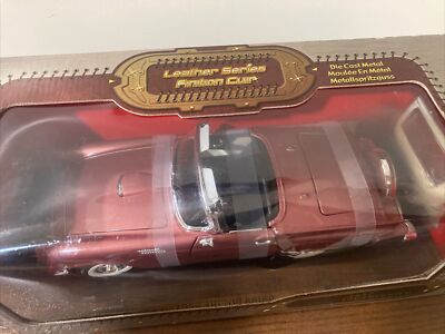 Road Signature Leather Seres 1:18 Scale 1957 Pink Ford Thunderbird