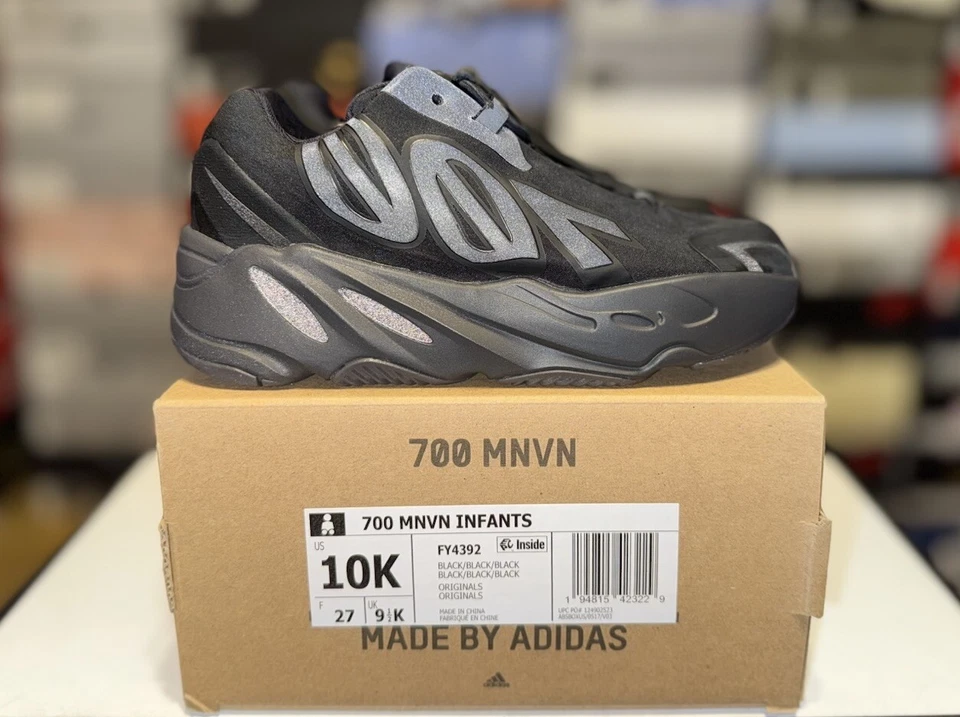 Adidas Yeezy Boost 700 MNVN Infantil "Negro" | FY4392 | Talla 10K Nuevo DS Foto 2 de 4