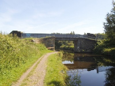 Foto 6x4 Fall Ing Brücke Dewsbury Die Brücke nimmt einen öffentlichen Fußweg und c2017