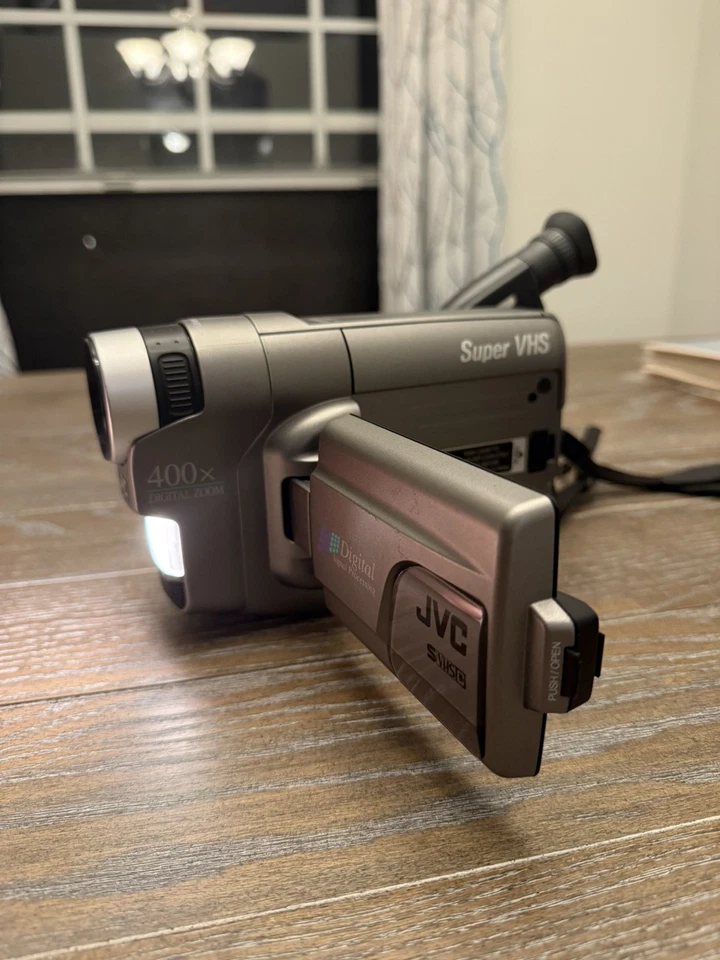 JVC GR-SXM320 Super VHS 400X Digital Zoom Camcorder -it works, needs new battery - Image 2 of 4