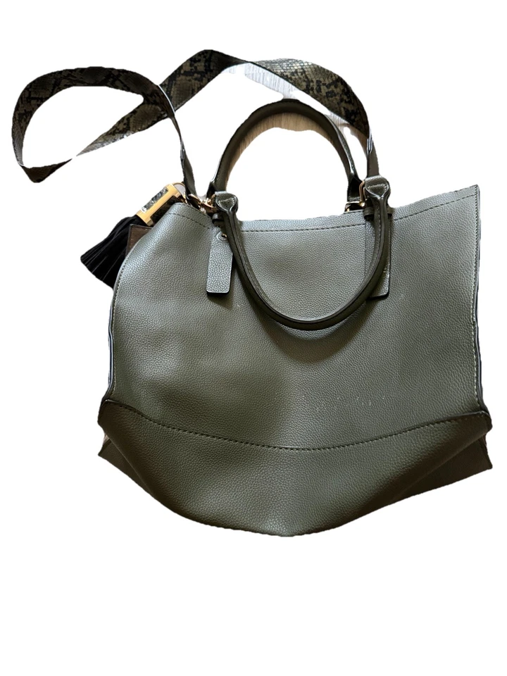 Bolso de Mano También Oliva con Borla Negra Foto 3 de 4