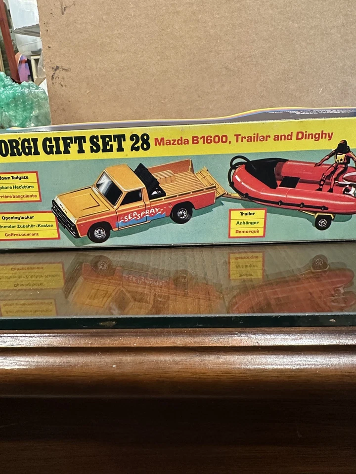 Corgi Gift Set 28 Diecast Madza B16000 Pickup Trailer & Dinghy Mint In Box - Image 3 of 4
