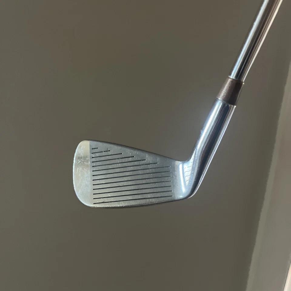 Spalding Elite Plus 4 Iron Medium Flex Steel Shaft Right Hand - Image 2 of 4