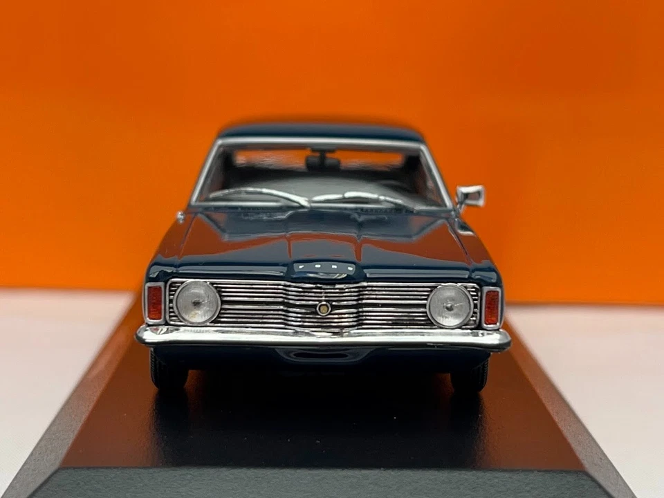 Ford Taunus 1970 - azul oscuro - coche modelo fundido a presión 1/43 Maxichamps Minichamps Foto 2 de 4