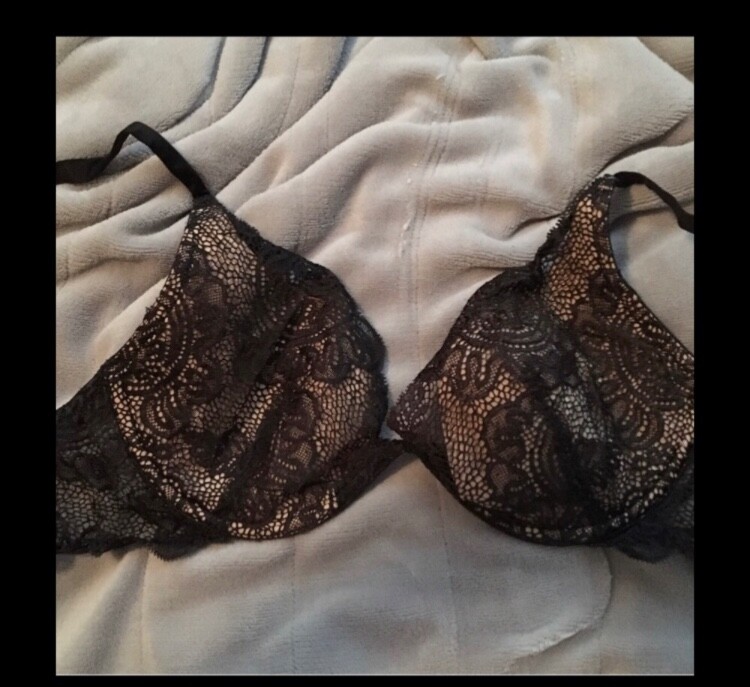 NWOT - Victoria Secret Black / Nude Lace Bra 34D