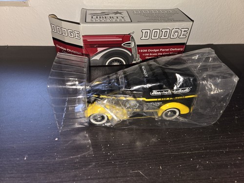 Vintage Liberty Classics Die-Cast Bank *1936 DODGE PANELCLASSIC MOTORBOOKS* 1:25