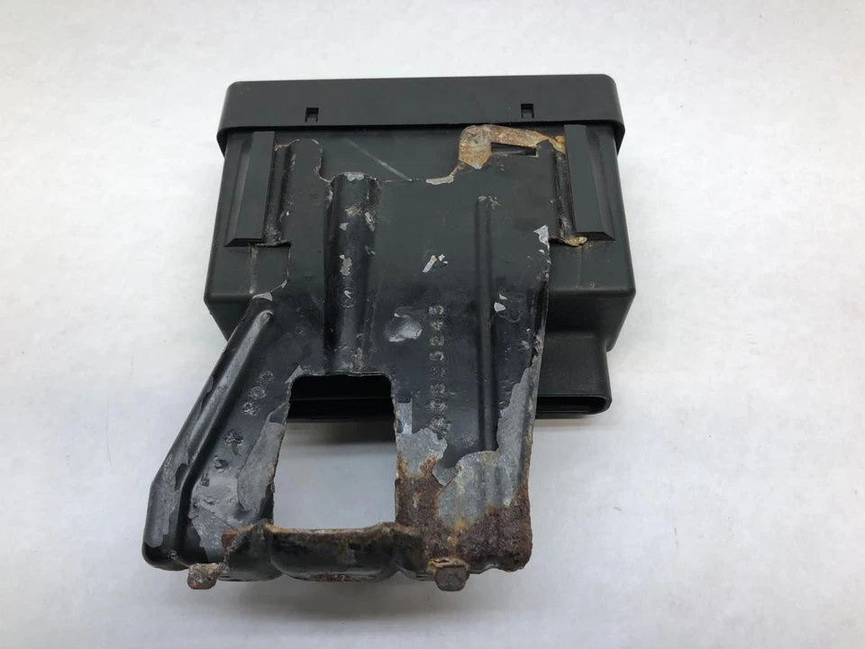 2000 - 2005 Saturn LS2 L Series 3.0L Cooling Fan Control Module 12182148 *Note* - Image 2 of 4