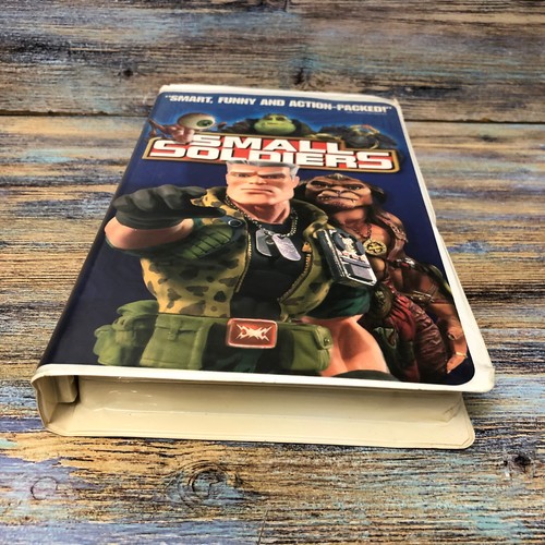 Small Soldiers VHS (1998) Movie DreamWorks Clamshell Video Tape & Flyer Insert - Picture 10 of 19