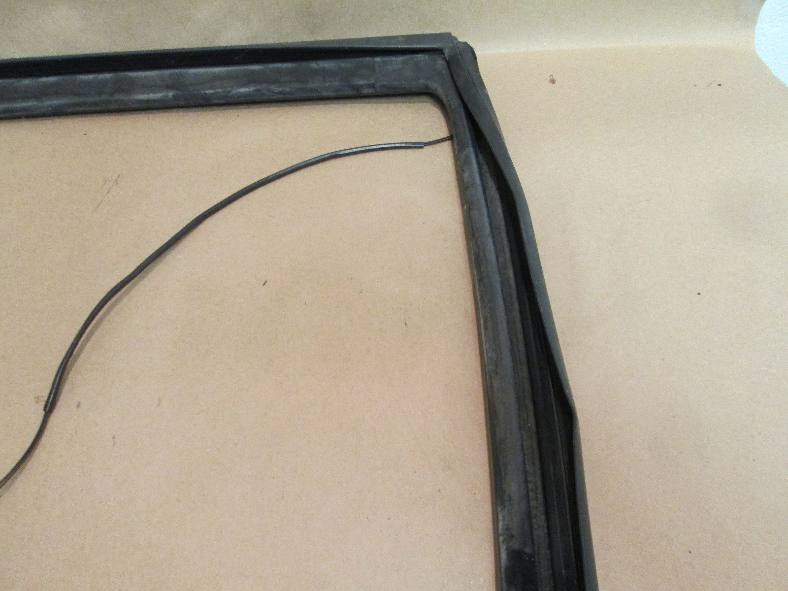 Maserati Quattroporte - RH Rear Door Rubber Glass Guide / Sensor